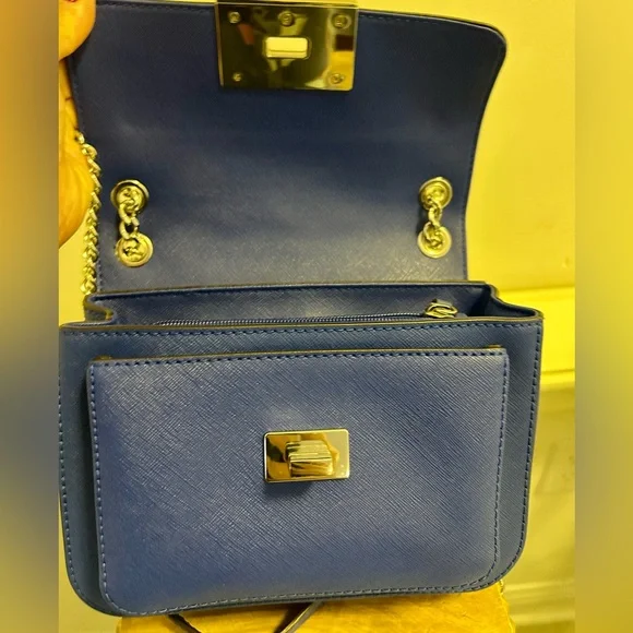 NEW Michael Kors handbag. - Picture 6 of 10